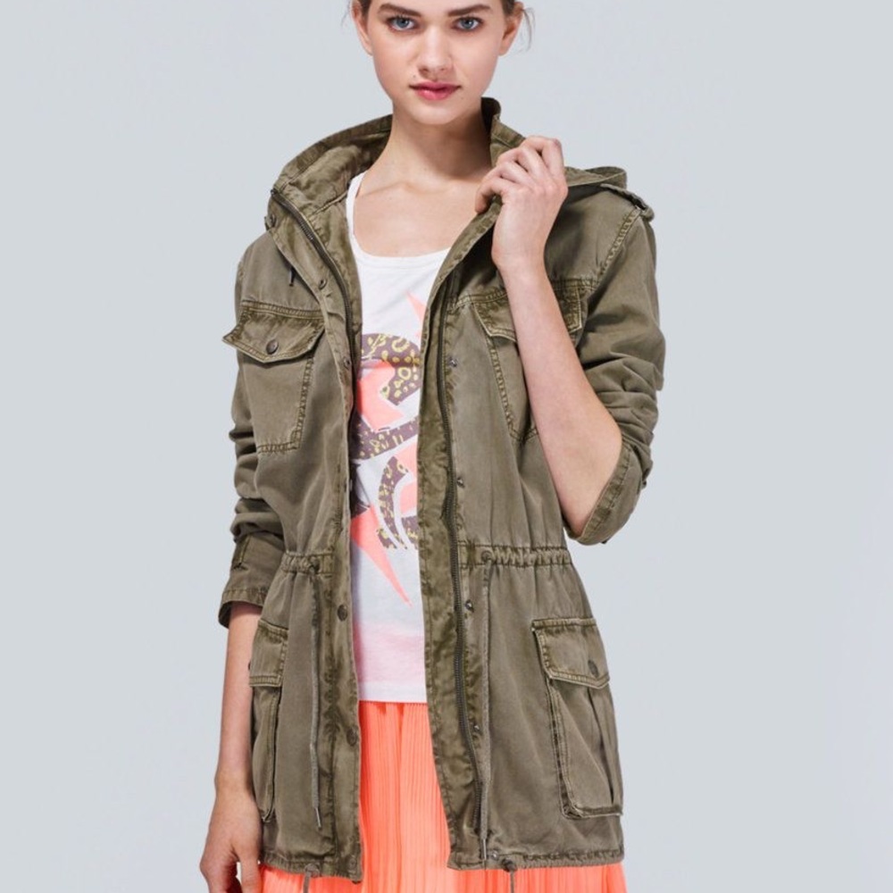 Aritzia Talula Trooper Jacket in Army Green